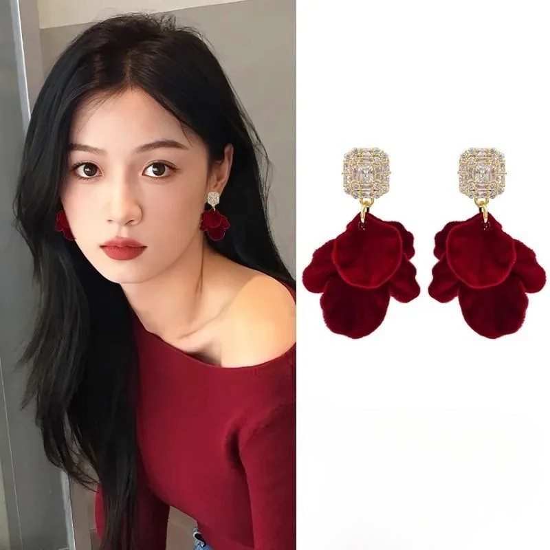 RED FLOWER EARRING