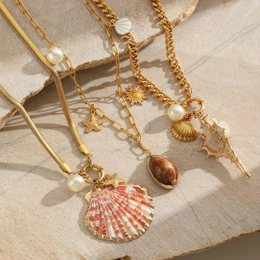 CASUAL BEACH GOLD NECKLACE