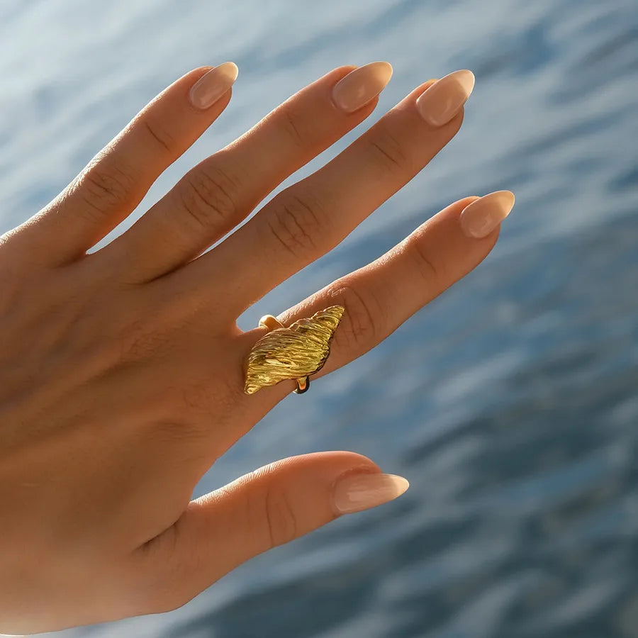 CLASSIC SHELL RING